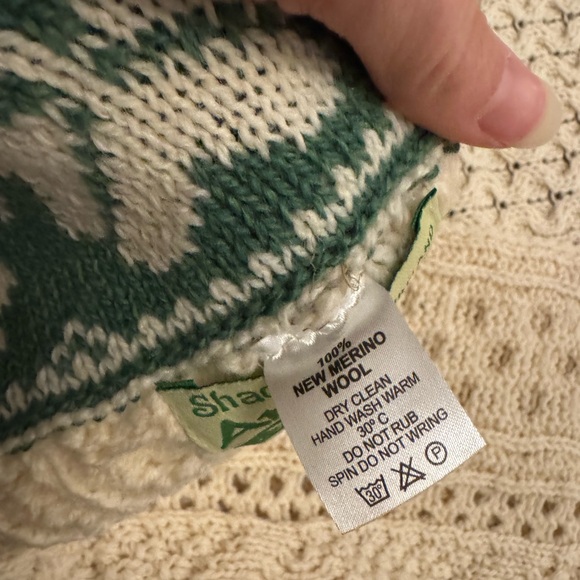 Shades of Aran Knit Merino Wool Christmas Blanket in Cream and Shamrock - Picture 7 of 7